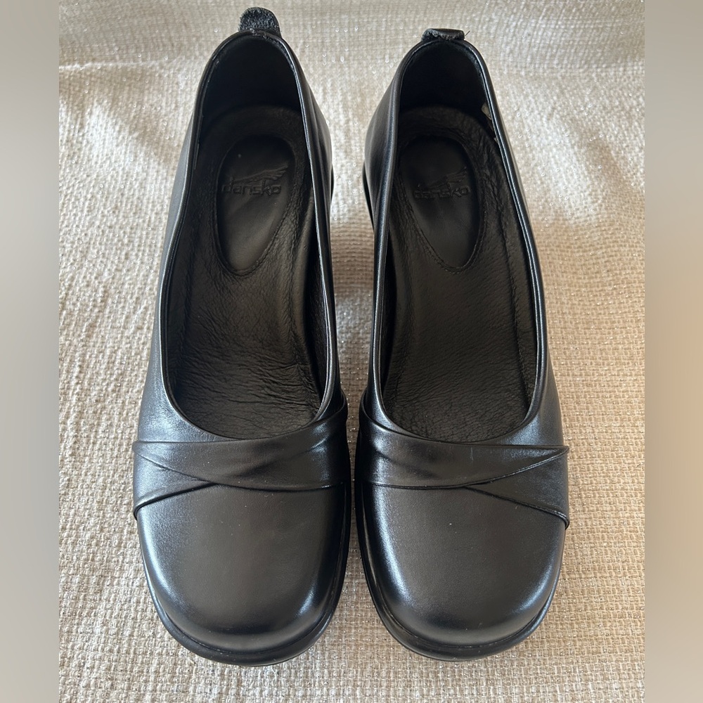 Beautiful Dansko Bridget Black Leather Wrap Front Closed Toe Wedge